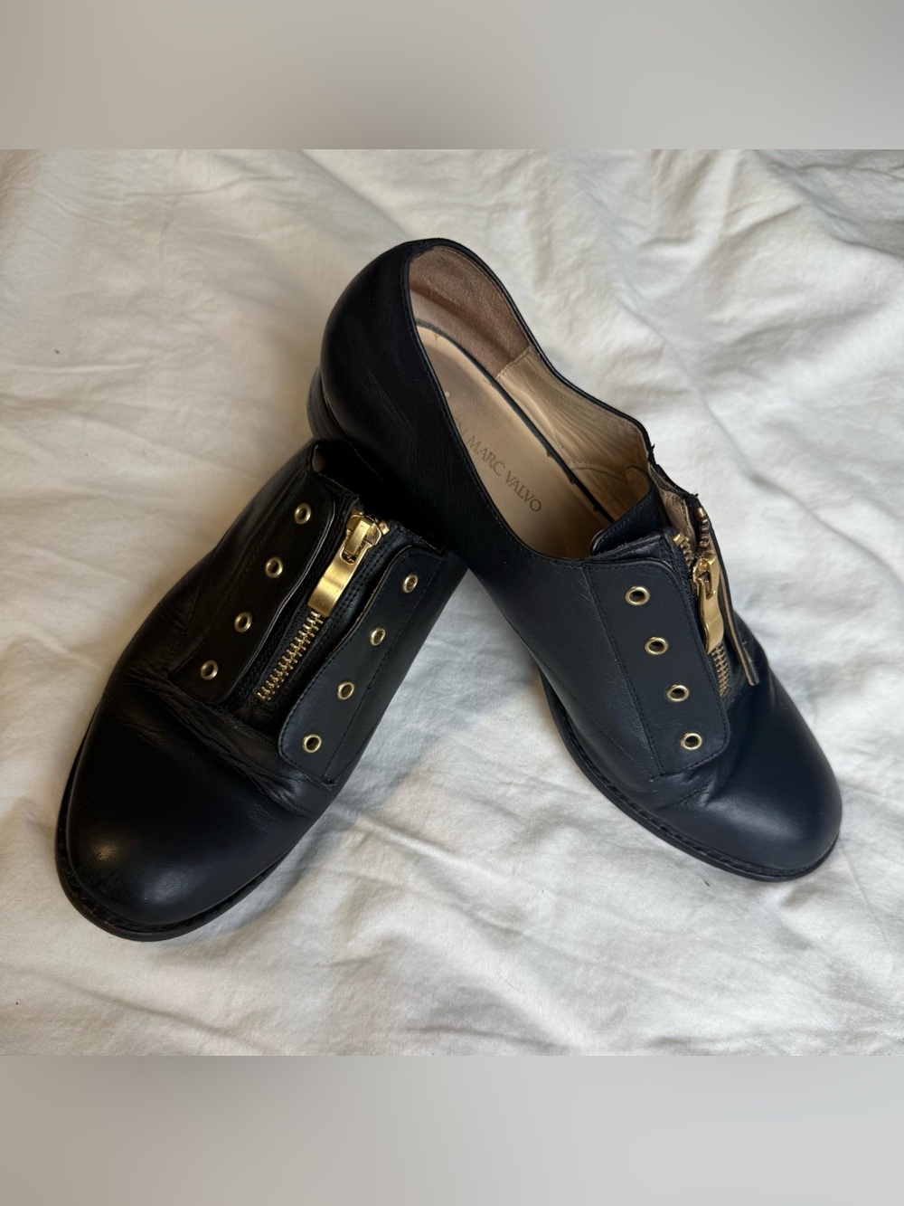 Carmen Marc Valvo Black Leather Front-Zip Oxfords (Laceless Design) – Size 6